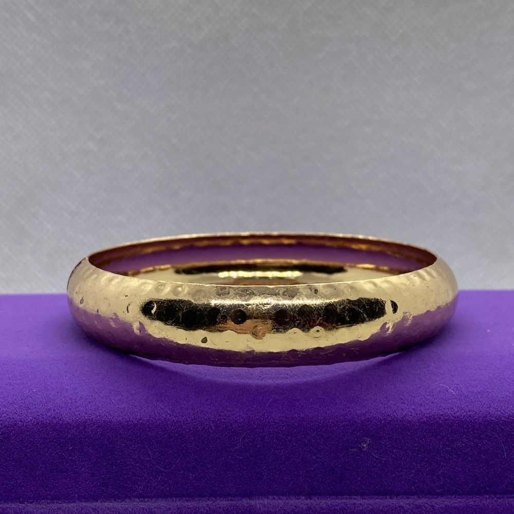 💛 Gold Tone Vintage Bangle
